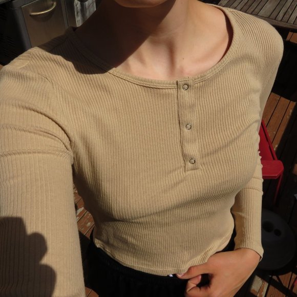 Beige Ribbed Long Sleeved Crop Top from H&M - Picture 3 of 9